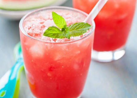 Jus de pastèque à l'extracteur fait maison